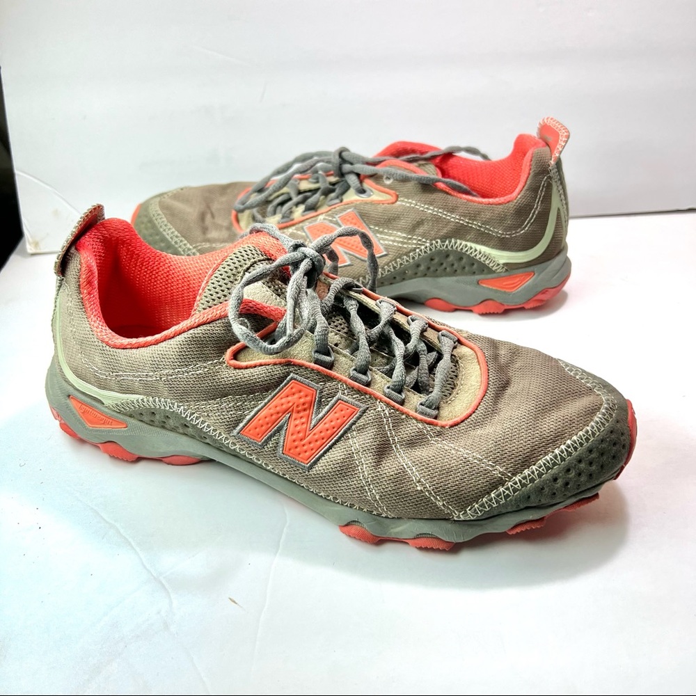 New Balance WR790BC running shoes womens 11 . Orange accents